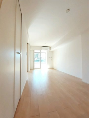 【居間・リビング】 | フェニックスⅡ | こちらの居間で趣味の時間をお楽しみください