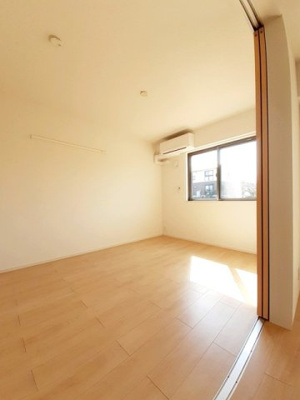 【内装】 | フェニックスⅡ | 明るい色調の室内です