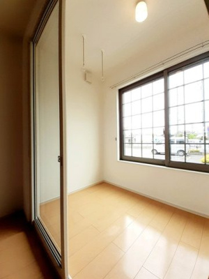 【バルコニー】 | ゼフィール新富士 | 開放的で明るい空間を演出してくれるバルコニーです