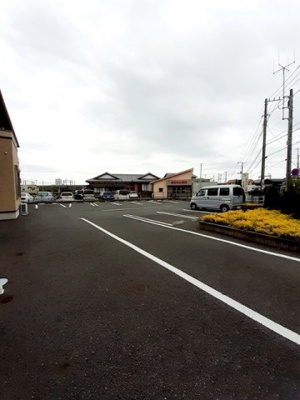 【駐車場】 | ゼフィール新富士 | 駐車場完備です