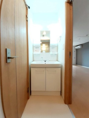 【洗面所】 | ゼフィール新富士 | スペースが確保できる洗面所です