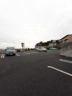 【駐車場】 | クイーン・ヒルズ | 駐車場です