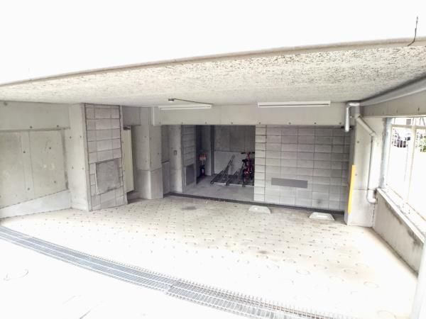 プリアムス本郷の駐車場