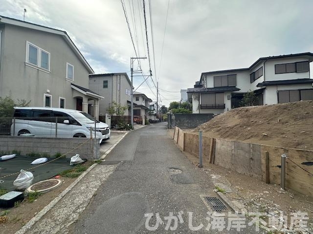 藤沢市鵠沼桜が岡１丁目　売地の前面道路含む現地写真|現地外観