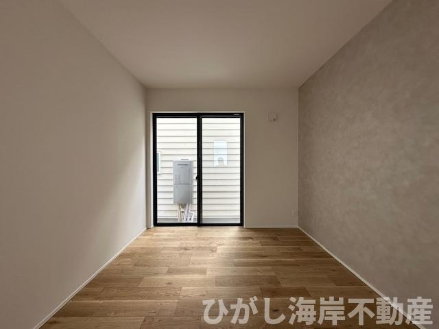 藤沢市鵠沼海岸７丁目　新築戸建の寝室|7帖　納戸