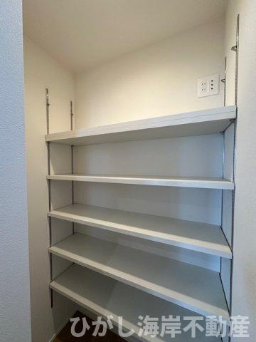 藤沢市鵠沼海岸７丁目　新築戸建の内装|パントリー