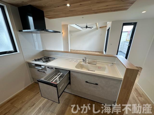 藤沢市鵠沼海岸７丁目　新築戸建のキッチン|食洗機付きシステムキッチン