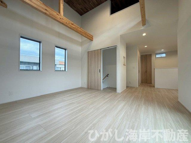 茅ヶ崎市小和田1丁目　 新築戸建 　全２棟の居間・リビング|19.4帖　吹抜付LDK