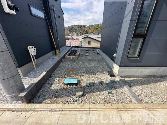 藤沢市城南５丁目　新築戸建　全16棟の駐車場|3月10日撮影　外構工事中　駐車スペース