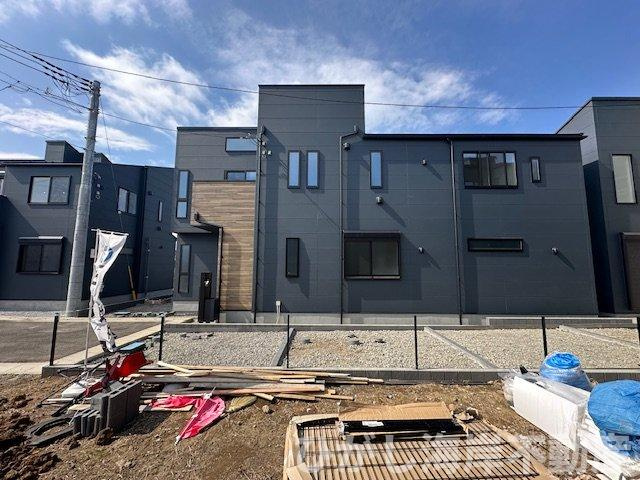 藤沢市城南５丁目　新築戸建　全16棟の外観|3月10日撮影　外構工事中　現地外観