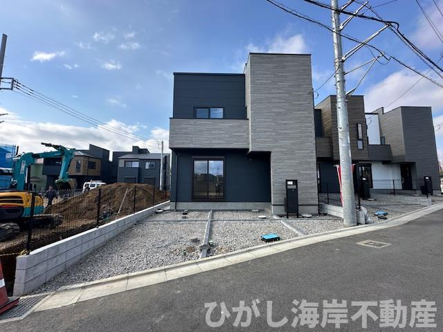 藤沢市城南５丁目　新築戸建　全16棟の外観|3月10日撮影　外構工事中　現地外観
