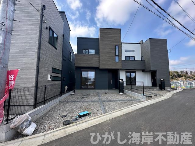 藤沢市城南５丁目　新築戸建　全16棟の外観|3月15日撮影　外構工事中　現地外観