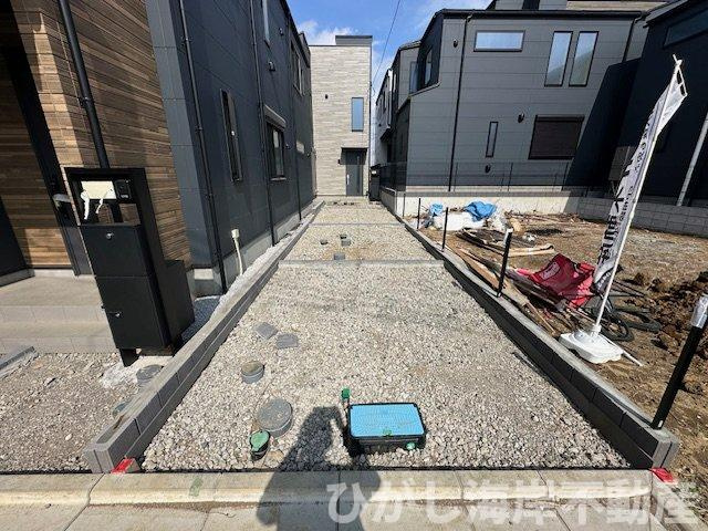 藤沢市城南５丁目　新築戸建　全16棟の駐車場|3月15日撮影　外構工事中　駐車スペース
