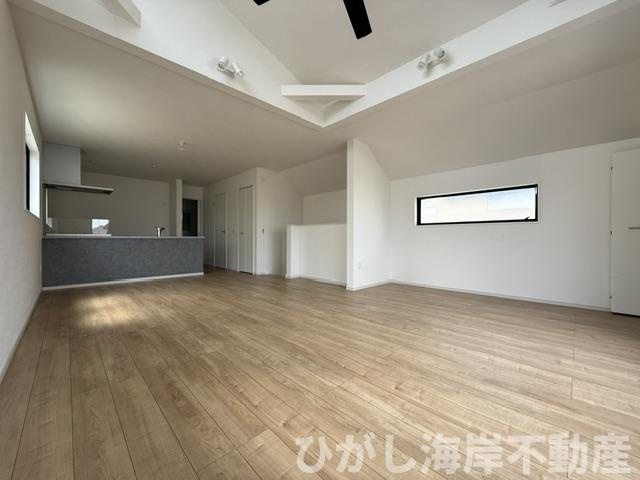 茅ケ崎市高田４丁目　新築戸建　全4棟の居間・リビング|21.4帖　吹抜付LDK