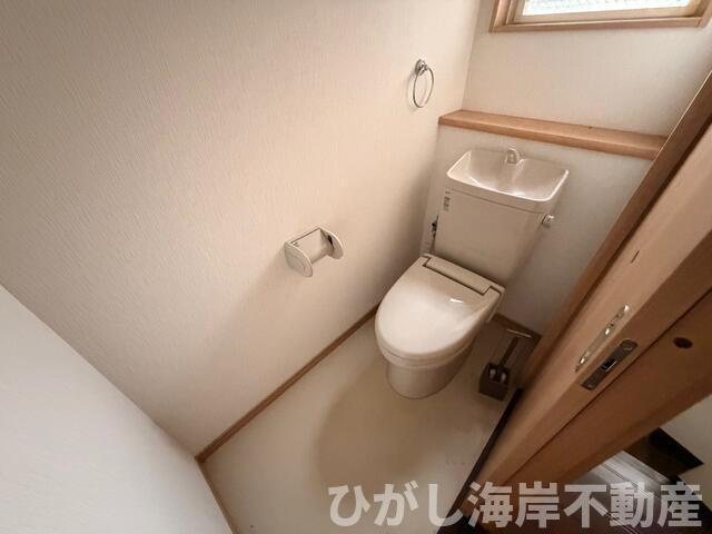 大磯町国府本郷　中古戸建のトイレ|洗浄機能付きお手洗い