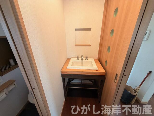 大磯町国府本郷　中古戸建の洗面所|セカンド洗面台