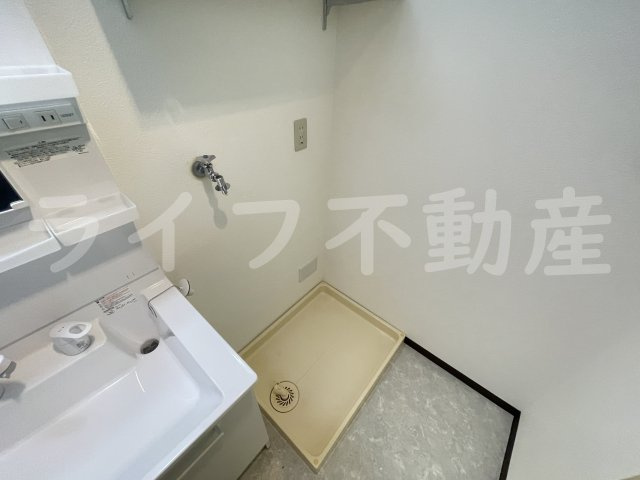 友井グレイスの洗面所|ゆったりとスペースのある洗面所