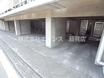 【駐車場】 | エステート葛城 | 駐車場完備です