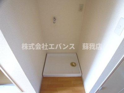 【洗面所】 | エステート葛城 | 明るい洗面所です
