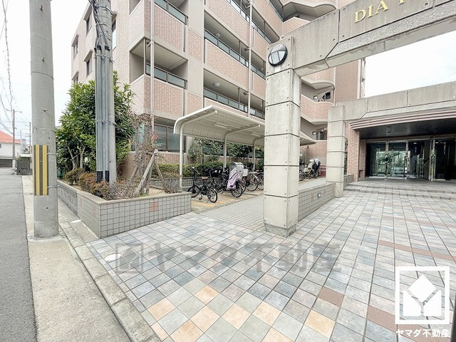 ダイアパレス甲子園の外観|浴室暖房乾燥機付き。真冬の寒い浴室を暖かく、また雨の日の洗濯物の乾燥にと多用途に活躍する機能です。