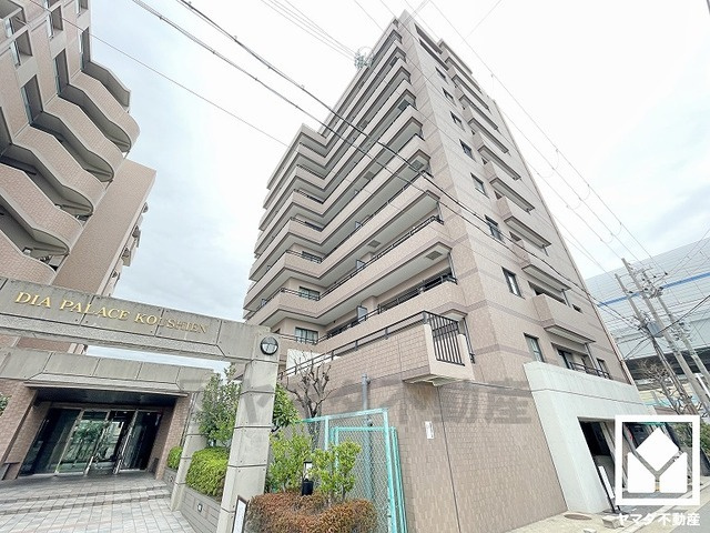 ダイアパレス甲子園の外観|全居室フローリングでお掃除ラクラクです。全居室にクローゼットもございますので、お部屋の広さを最大限に活用できます。