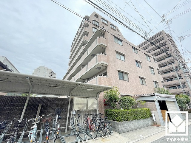 ダイアパレス甲子園の外観|宅配ボックスも完備しています。留守でも安心、荷物の受け取りをスムーズに。