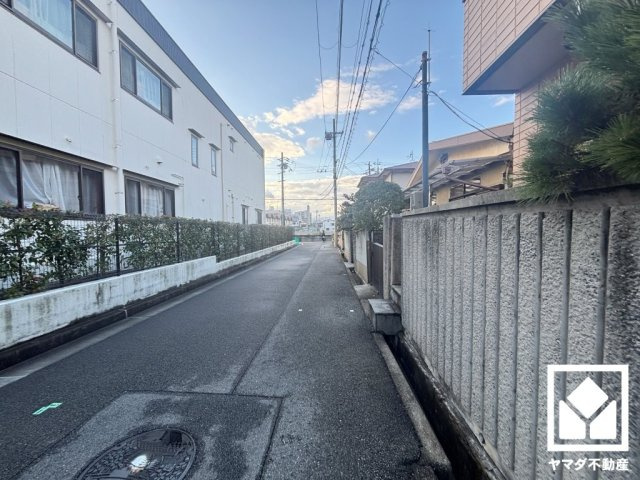西宮市上田東町の前面道路含む現地写真|安全性と使いやすさを兼ね備えたIHクッキングヒーター仕様。お手入れもラクラクです。