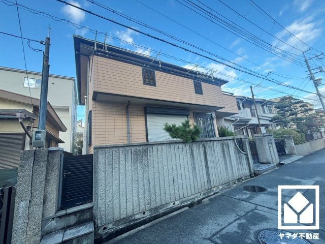 西宮市上田東町の外観|浴室にも小窓が付いているので明るく、こもりがちな湿気もすぐ取り除くことができます。