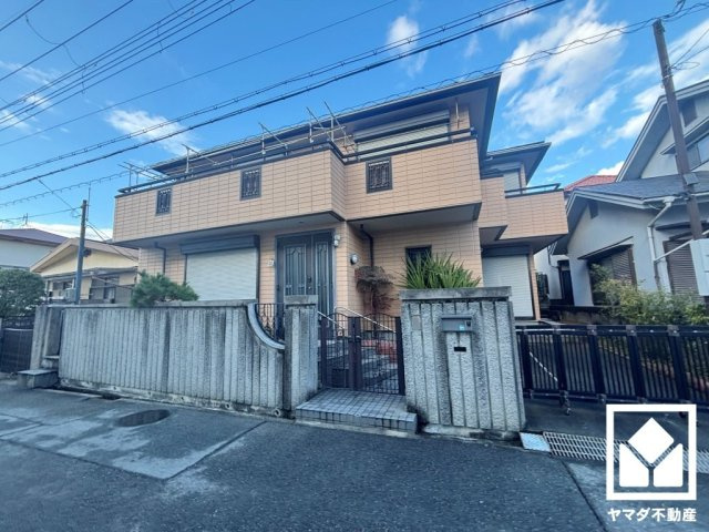 西宮市上田東町の外観|収納力豊富なウォークインクローゼット付き。お洋服はもちろん、スーツケースなどの大物もしっかり収納できます。