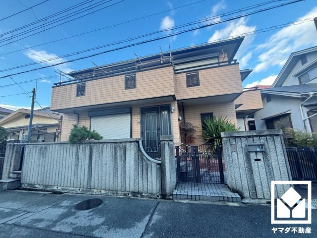 西宮市上田東町の外観|南向き・東向きの2面バルコニーで陽当たり、風通し良好。南側は奥行きもあり広々としているため、お洗濯物をたっぷりと干す事ができます。