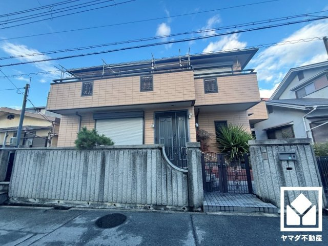 西宮市上田東町の外観|玄関にはシューズボックスを完備。家族の靴もしっかり収納できるので、玄関がいつも片付き、気持ちよくお客様を迎えられます。ご成約でヤマダポイントプレゼント中です。お問合せお待ちしております。