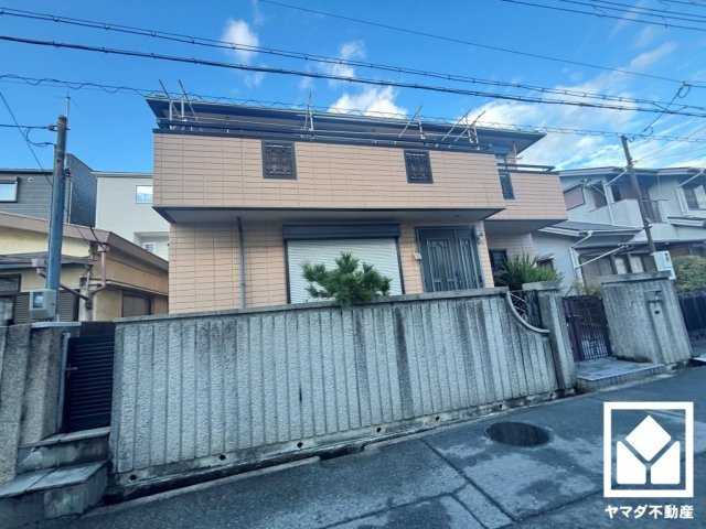 西宮市上田東町の外観|二世帯向き住宅です。各階にキッチン・洗面台・トイレなど水回りの設備があるので、世帯を分けて生活していただけます。