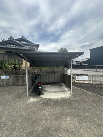エスティーヌくらしたの駐車場