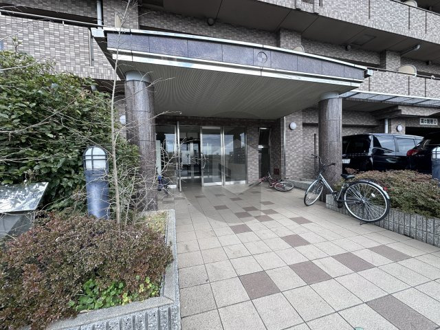 アンドユーイワキ東大阪のエントランス