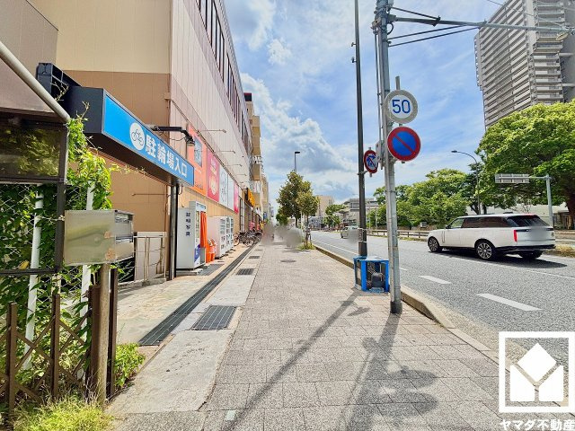 西宮市六湛寺町の前面道路含む現地写真|ライフプランに沿った間取りや仕様を実現することができます。