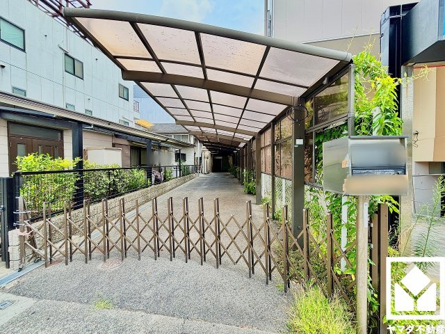 西宮市六湛寺町の外観|周囲にはすでに建物が建っていますので、実際の採光状況や窓の位置なども事前にご確認いただけます。