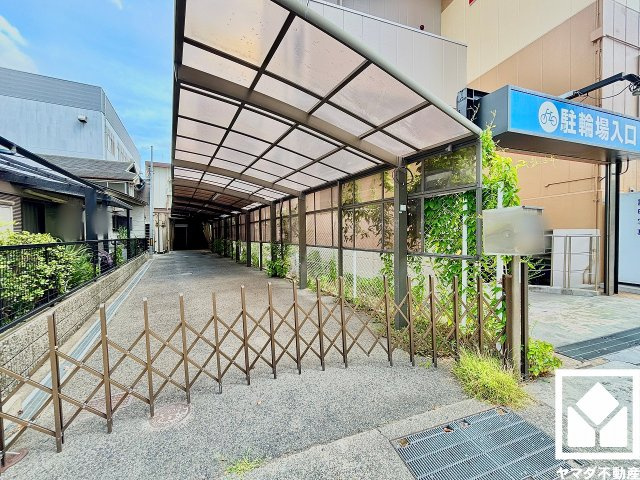 西宮市六湛寺町の外観|最寄りの阪神本線「西宮」駅までは傾斜が少ないほぼ平担な道のりで、自転車やベビーカーでの移動もスムーズになります。