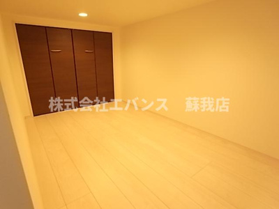 【寝室】 | ルミエール・エタンセルｓｉｘ | 落ち着いて過ごせるお部屋なので、寝室にいかがでしょうか