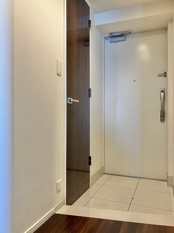 ＴＨＥ・ＩＴＡＢＡＳＨＩレジデンスノース棟の玄関