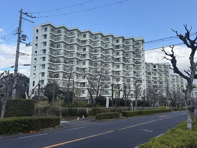 光明台ハイタウン１号棟の外観