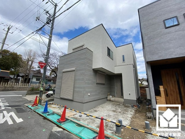尼崎市金楽寺　1号地の外観|玄関ドアは防犯性と利便性を両立した電子キーを採用。