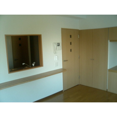 【居間・リビング】 | ルビナス・ウエストパレス | 居室からカンターキッチン