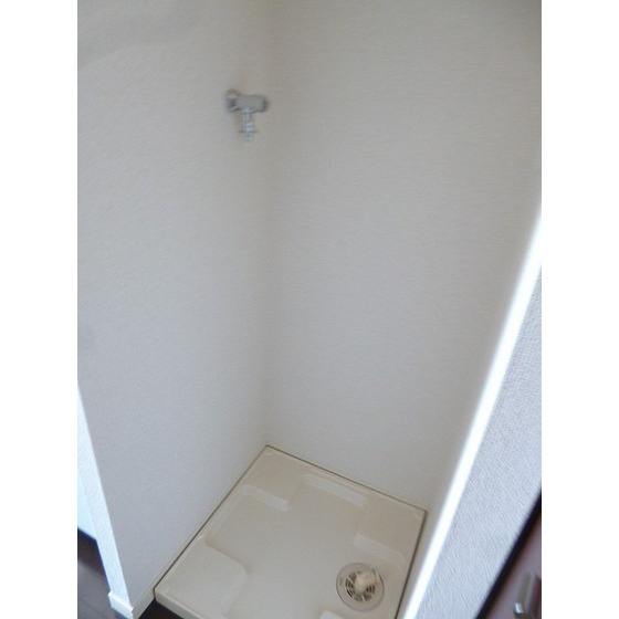 エルフラット鶯谷のその他|洗濯機置き場