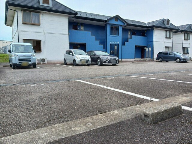 リバーサイド・ヴィラＢの駐車場|駐車スペースもあります