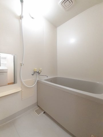 リバーサイド・ヴィラＢの浴室|日々の暮らしに欠かせないお風呂です