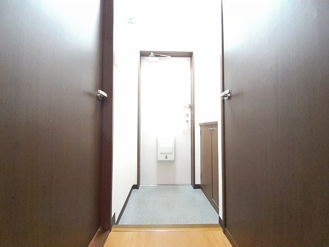 アプリカード吟の玄関|明るい玄関です