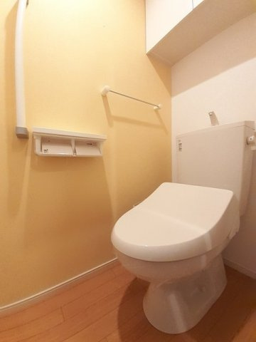 レーヴ・アルカディアのトイレ|落ち着いた色調のトイレです