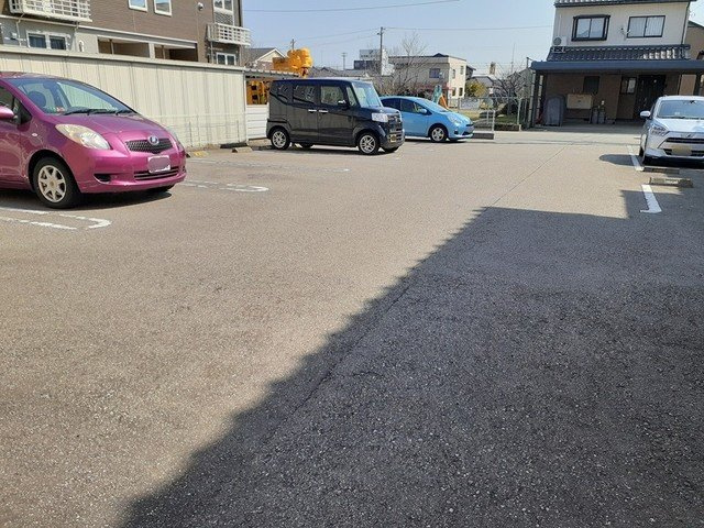 ラフォンテーヌ　Ⅲの駐車場|駐車場があるので、車を買う予定の方も安心です