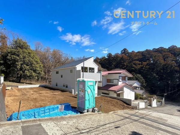 横浜市瀬谷区東野台の新築一戸建の前面道路含む現地写真|陽当りの良さ、住環境を現地にてご確認下さい！
周辺環境も合わせてご案内させて頂きます！