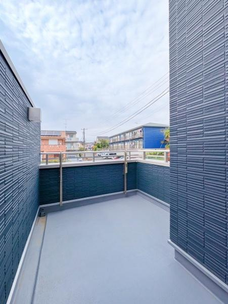 横浜市青葉区さつきが丘の新築一戸建のバルコニー|陽当り良好のバルコニー！
風通しもよく気持ちいいです